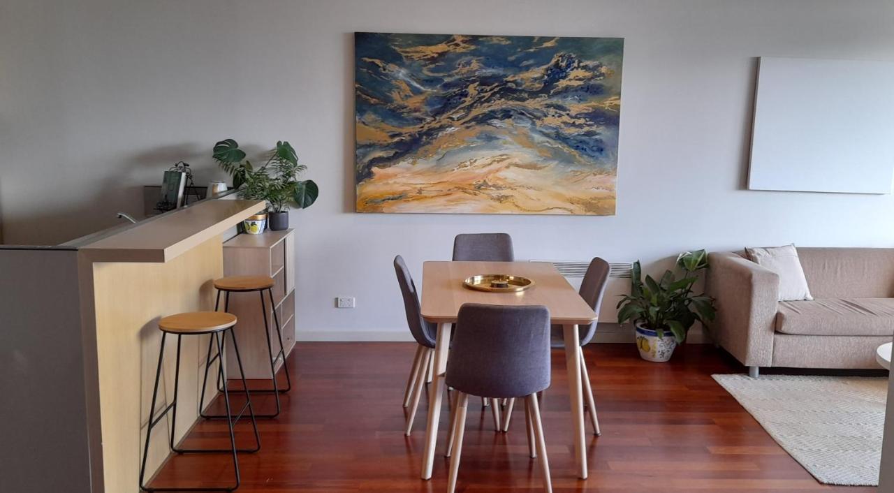 Beautiful Apartment 100Mts Near The Beach In Port Melbourne Bagian luar foto