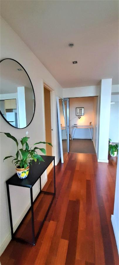 Beautiful Apartment 100Mts Near The Beach In Port Melbourne Bagian luar foto