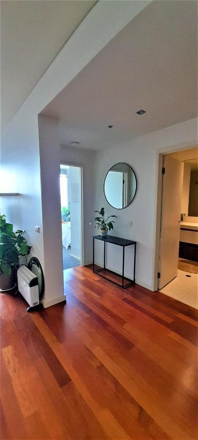 Beautiful Apartment 100Mts Near The Beach In Port Melbourne Bagian luar foto