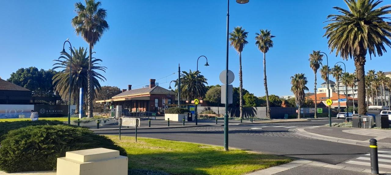 Beautiful Apartment 100Mts Near The Beach In Port Melbourne Bagian luar foto
