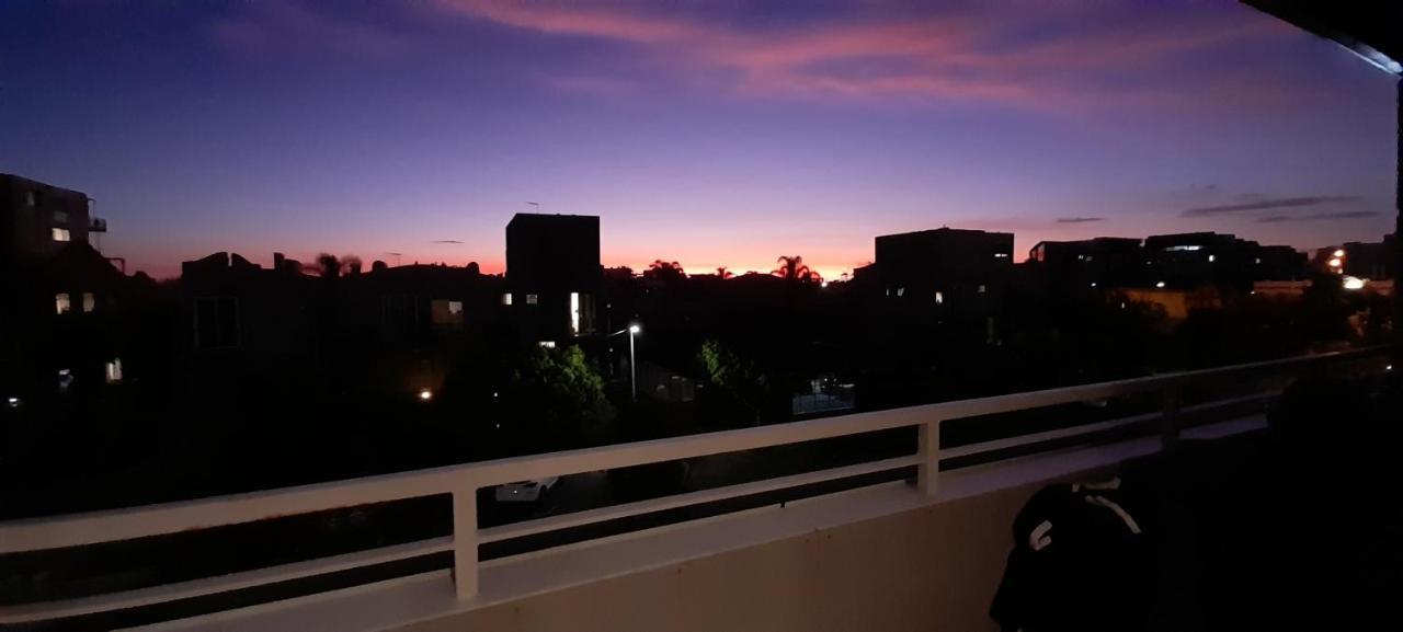 Beautiful Apartment 100Mts Near The Beach In Port Melbourne Bagian luar foto